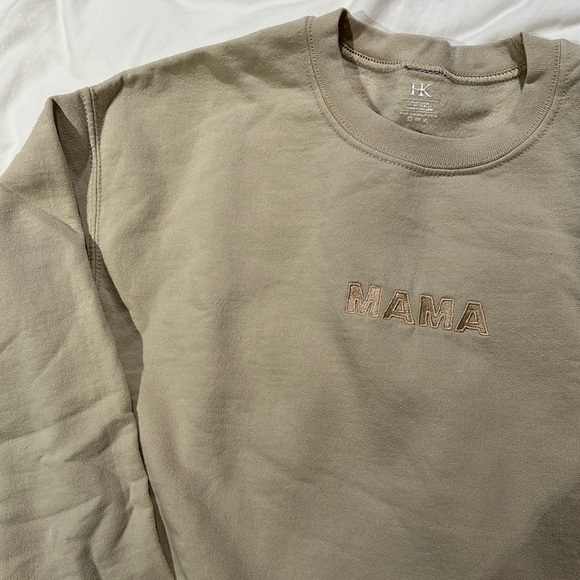 Oversized beige “mama” crewneck - Picture 1 of 3